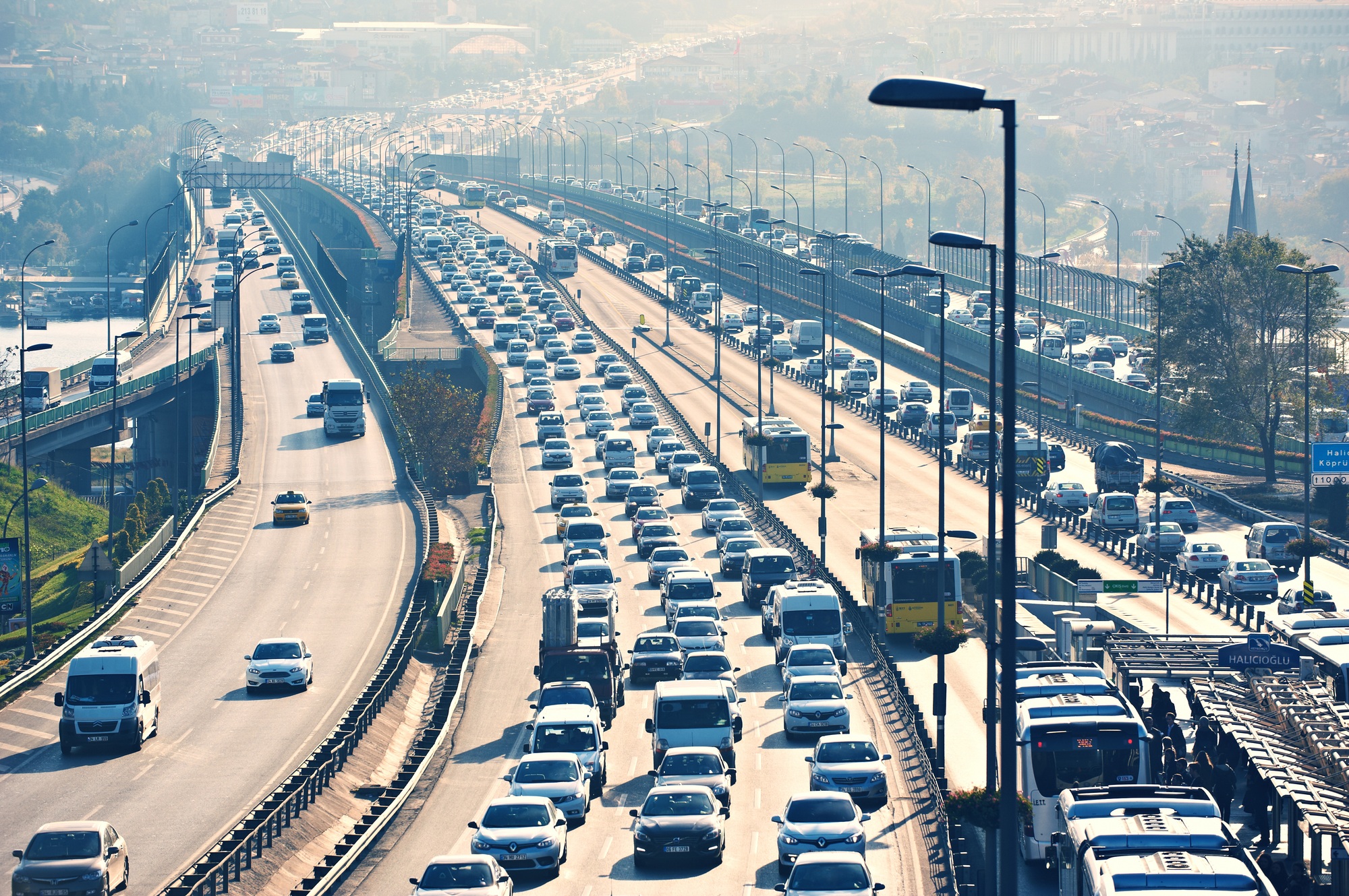 İletişim 3 Traffic jam in flooded highway.